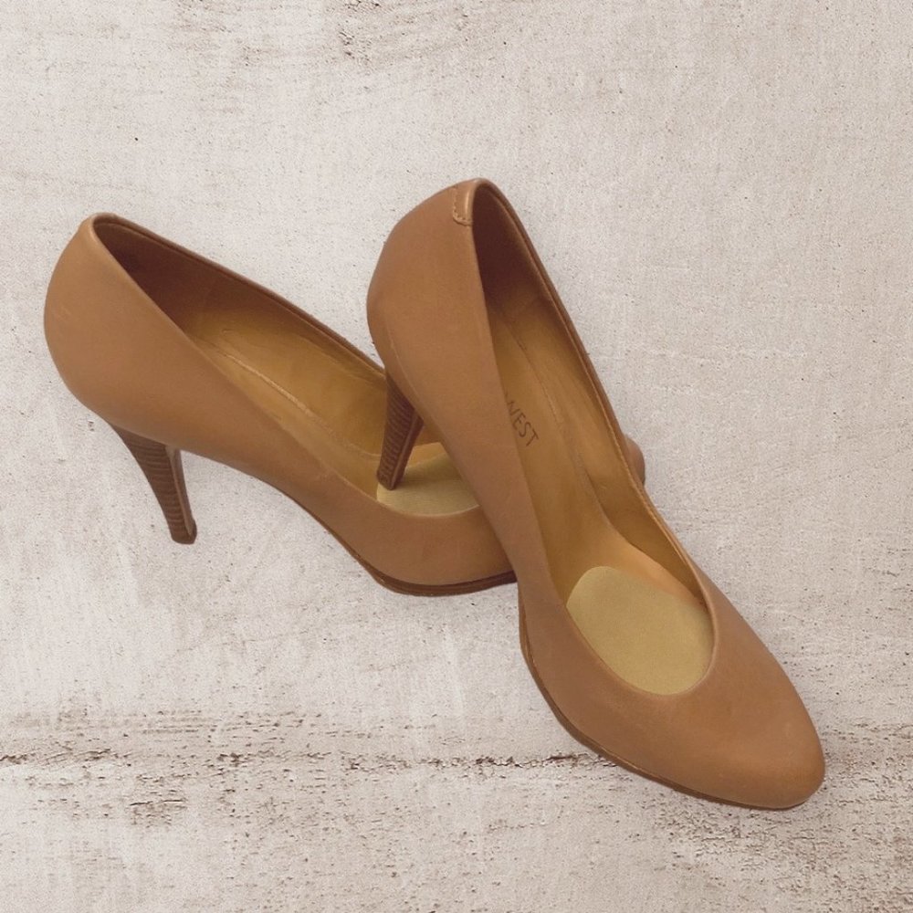 Classic Nine West Beige/Tan Heels